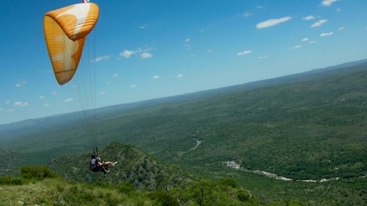 Un hombre murió tras caer con su parapente en La Cumbre
