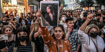 Irán acusa a más de 300 manifestantes y cuatro podrían ser condenados a la pena de muerte