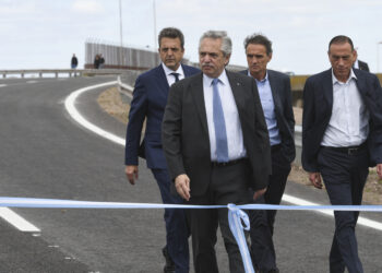 Fernández confirmó el bono para los sectores más pobres