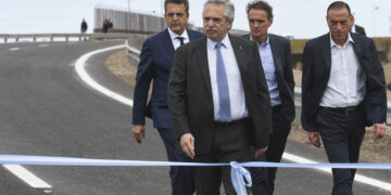 Fernández confirmó el bono para los sectores más pobres