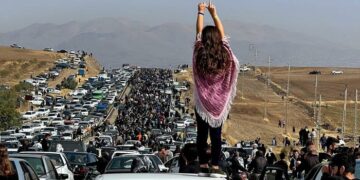 Fuerte represión en Irán durante los homenajes por Mahsa Amini