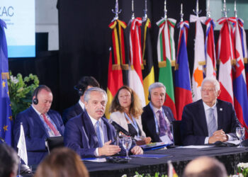 Fernández llamó a que en todos los países se respeten “la democracia y el veredicto popular”