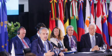 Fernández llamó a que en todos los países se respeten “la democracia y el veredicto popular”