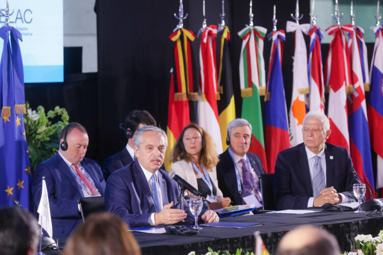 Fernández llamó a que en todos los países se respeten “la democracia y el veredicto popular”