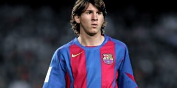 El guiño de Laporta a Messi al cumplirse 18 años de su debut en el Barcelona