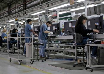 El uso de la capacidad instalada de la industria repuntó y ascendió al 69,5% en agosto