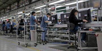 El uso de la capacidad instalada de la industria repuntó y ascendió al 69,5% en agosto