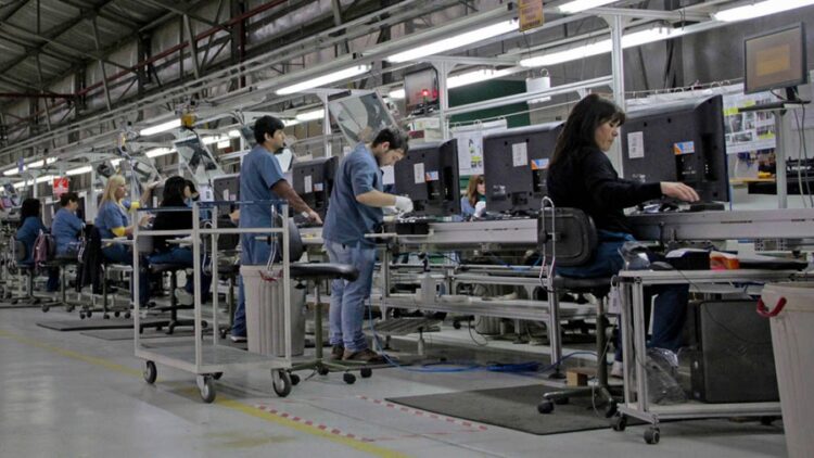 El uso de la capacidad instalada de la industria repuntó y ascendió al 69,5% en agosto