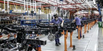 La actividad industrial creció 7,6% durante agosto y la construcción 7,3%