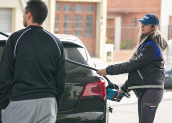 Los precios de los combustibles suben un 6% promedio en todo el país