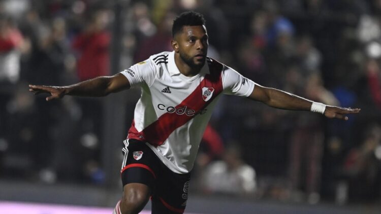 River ganó en su visita a Patronato en Paraná y no se baja de la pelea