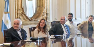 Manzur y Tolosa Paz se reunieron con intendentes cordobeses