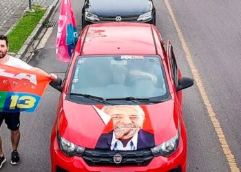 Justicia electoral intima a un jefe policial bolsonarista por detener en las rutas a votantes de Lula