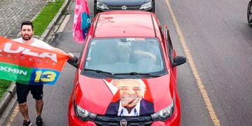 Justicia electoral intima a un jefe policial bolsonarista por detener en las rutas a votantes de Lula