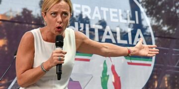 La exposición de una foto de Mussolini en un Ministerio generó polémica en Italia