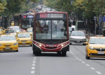 No hubo acuerdo y continúa el paro de colectivos hasta mañana jueves
