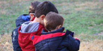 Buscan a familias que estén interesadas en adoptar a tres hermanos