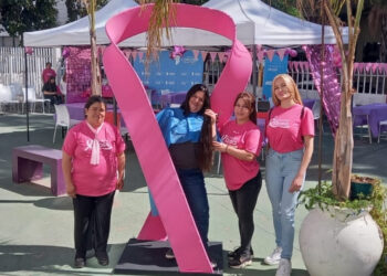 Campaña de corte y donación de cabello en el Polo de la Mujer