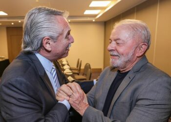 Fernández se trasladó a San Pablo para saludar a Lula por su triunfo electoral