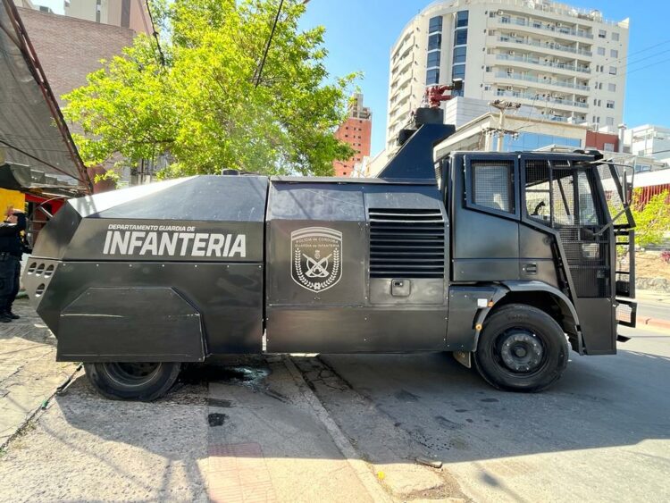 El Suoem retomó la protesta y despertó un fuerte despliegue policial