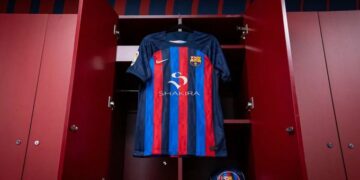 Piqué deberá lucir el logo de Shakira en la camiseta del Barcelona