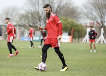 Parnisari fue operado y no podrá jugar la semifinal del reducido