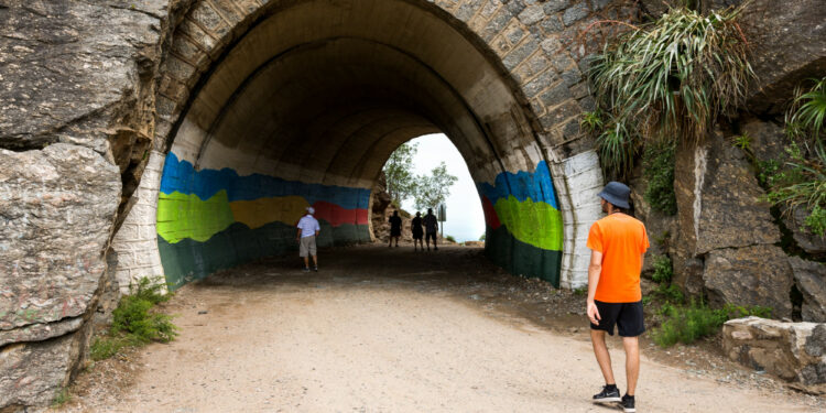 Conocé como es el Camino de los Túneles, una obra única en Córdoba