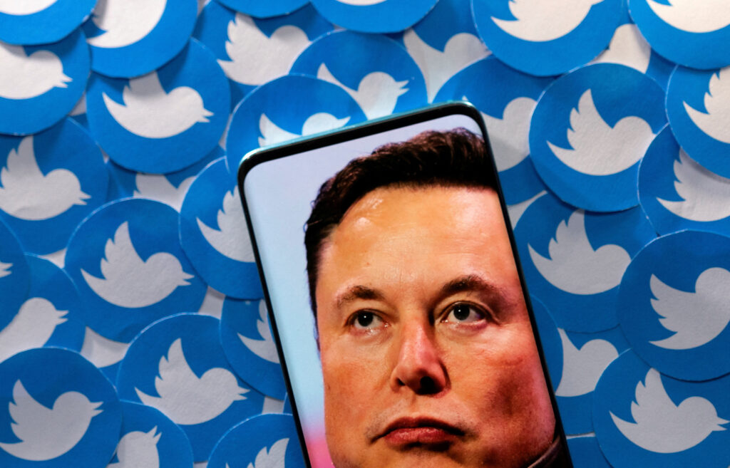 Elon Musk concluye la compra de Twitter y despide a directivos de altos cargos