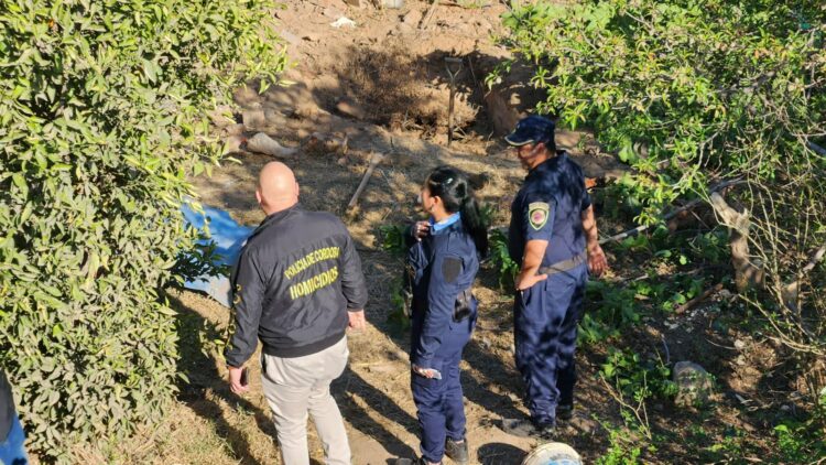 Dos hermanos serían los autores del asesinato de sus familiares e investigan si fueron enterradas