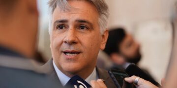 «No puede haber presupuesto si no está la plata para destrabar el paro de transporte» señaló Llaryora