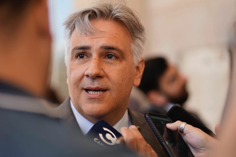"No puede haber presupuesto si no está la plata para destrabar el paro de transporte" señaló Llaryora