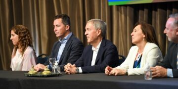 La Provincia lanzó un programa para la creación de empleos en el sector comercial y turístico