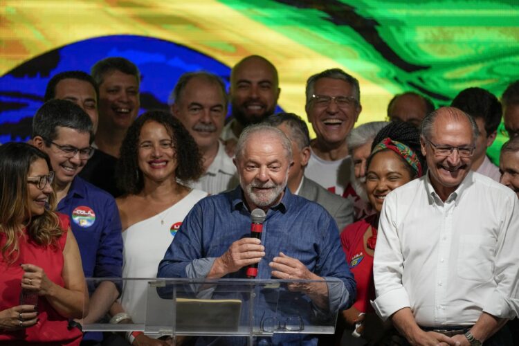 El flamante mandatario se mostró calmo y brindó un discurso de agradecimiento en el cual afirmó que “es preciso reconstruir el alma de este país”.