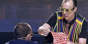 Un mago murió durante su show, pero no lo ayudaron porque pensaron que era parte del truco