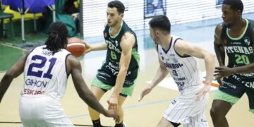 Atenas cayó ante Peñarol y no levanta cabeza