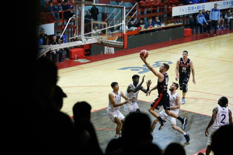Instituto volvió al triunfo