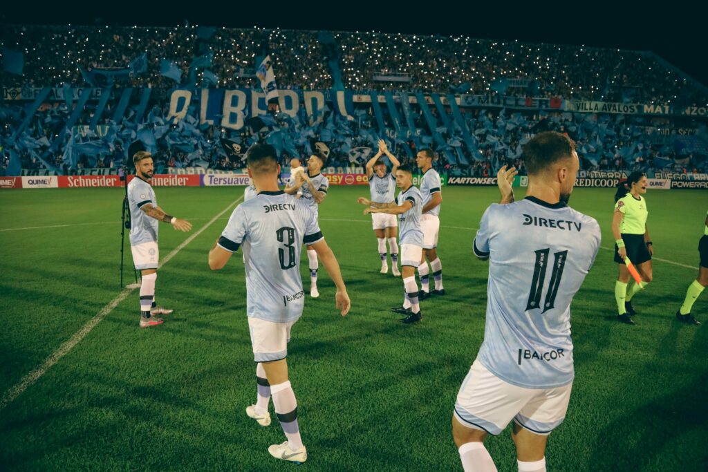 El campeón juega ante Chacarita