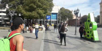 Se espera un sábado caluroso con cielo parcialmente nublado en la ciudad