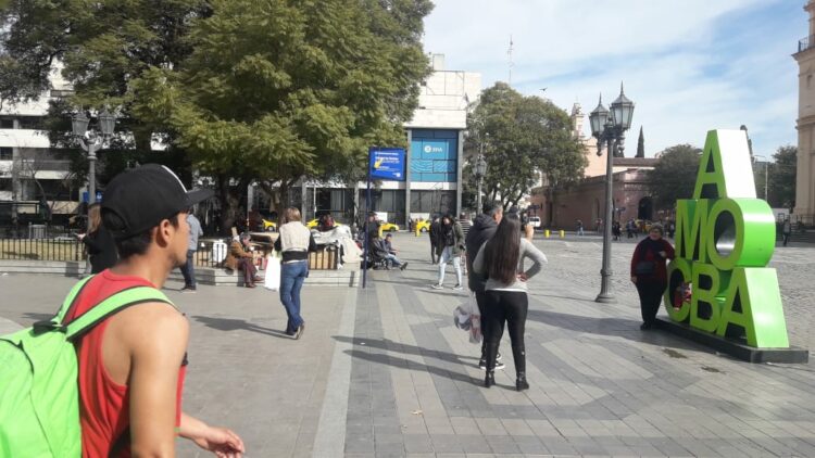 Se espera un sábado caluroso con cielo parcialmente nublado en la ciudad