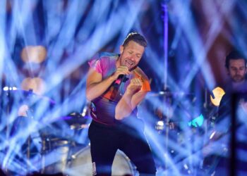 Coldplay reprograma sus shows por problemas de salud de Chris Martin