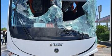 Dos turistas argentinas fallecieron tras el vuelco de un colectivo