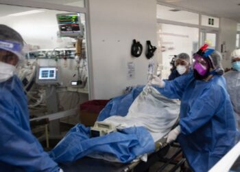 Indemnizarán al viudo de una doctora que murió de Covid-19