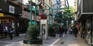 Los comerciantes locales abrirán durante los feriados