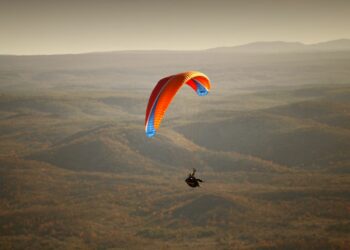 Un hombre perdió la vida luego de caer con el parapente en La Cumbre