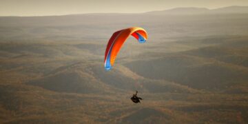 Un hombre perdió la vida luego de caer con el parapente en La Cumbre