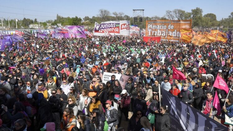 Más de 100 mil mujeres y disidencias en la marcha de cierre del 35 Encuentro Plurinacional