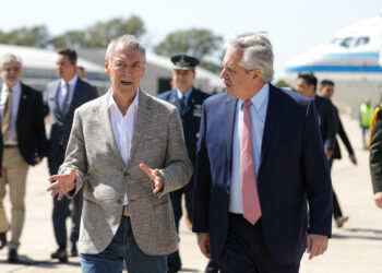 Fernández está en Córdoba donde firmará un contrato para el desarrollo de un lanzador espacial