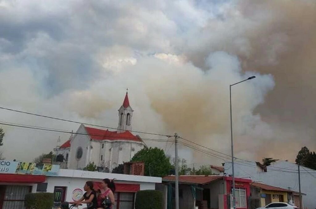 La lluvia trajo un respiro al trabajo de los bomberos en las sierras cordobesas