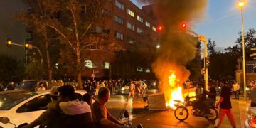 Continúa la represión y censura estatal a las protestas en Irán