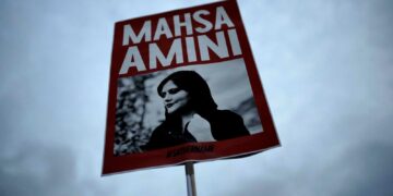 Fuerzas iraníes abren fuego contra manifestantes tras semanas de protestas por la muerte de Amini